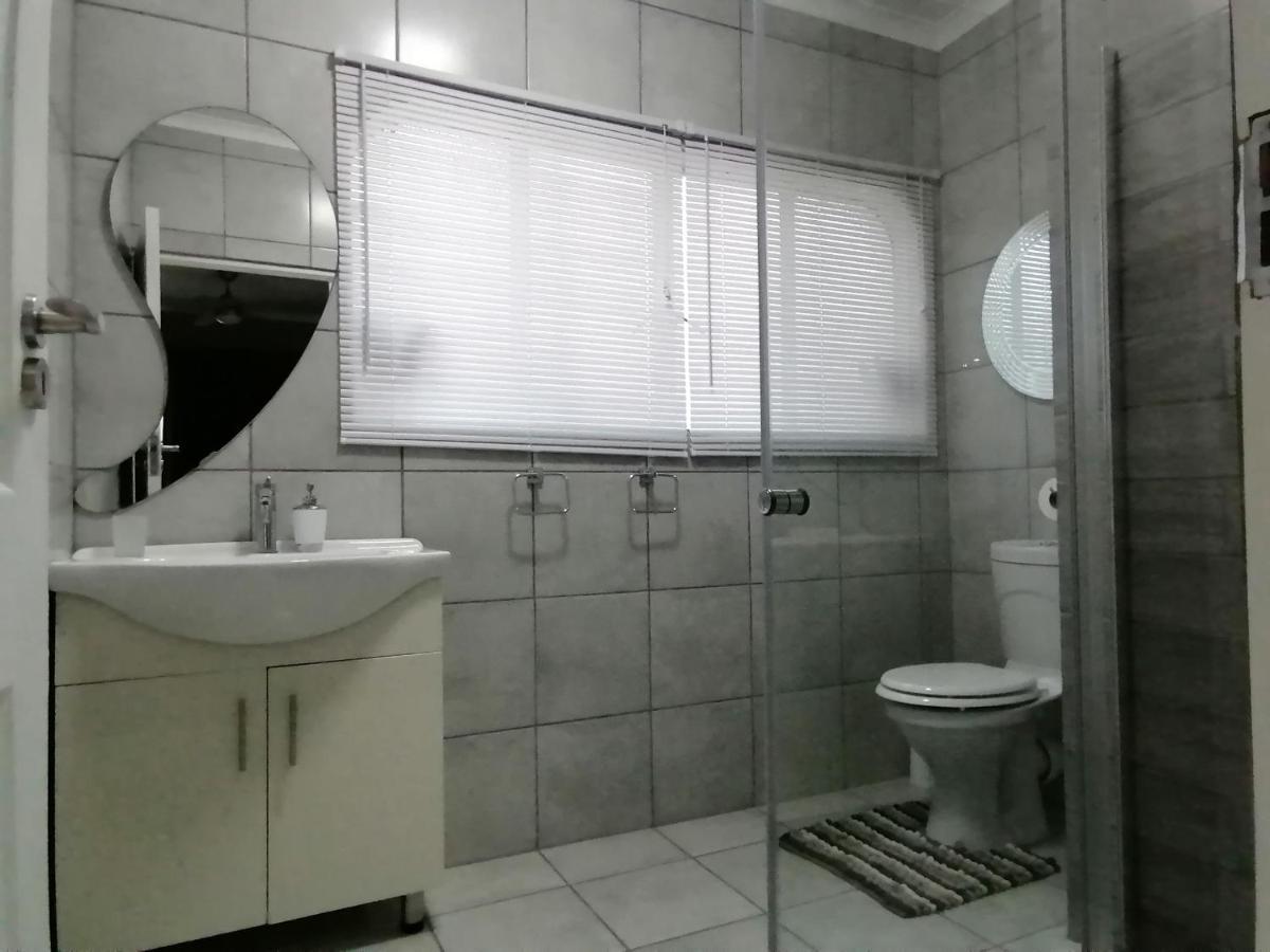 ואנדרביג'לפארק Roxy'S Rest Guest House מראה חיצוני תמונה