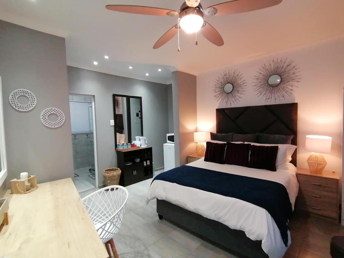 ואנדרביג'לפארק Roxy'S Rest Guest House מראה חיצוני תמונה