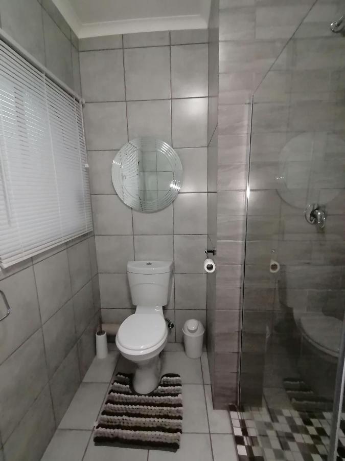 ואנדרביג'לפארק Roxy'S Rest Guest House מראה חיצוני תמונה
