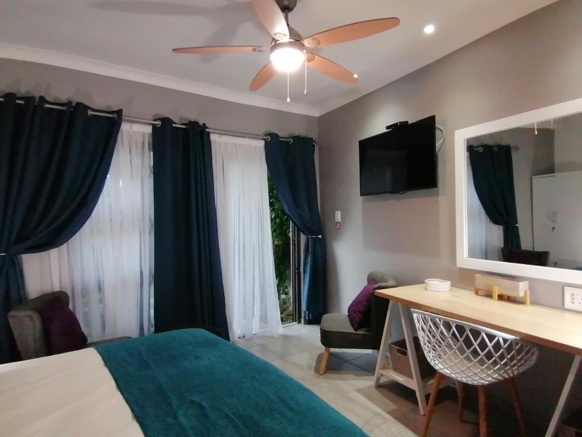 ואנדרביג'לפארק Roxy'S Rest Guest House מראה חיצוני תמונה
