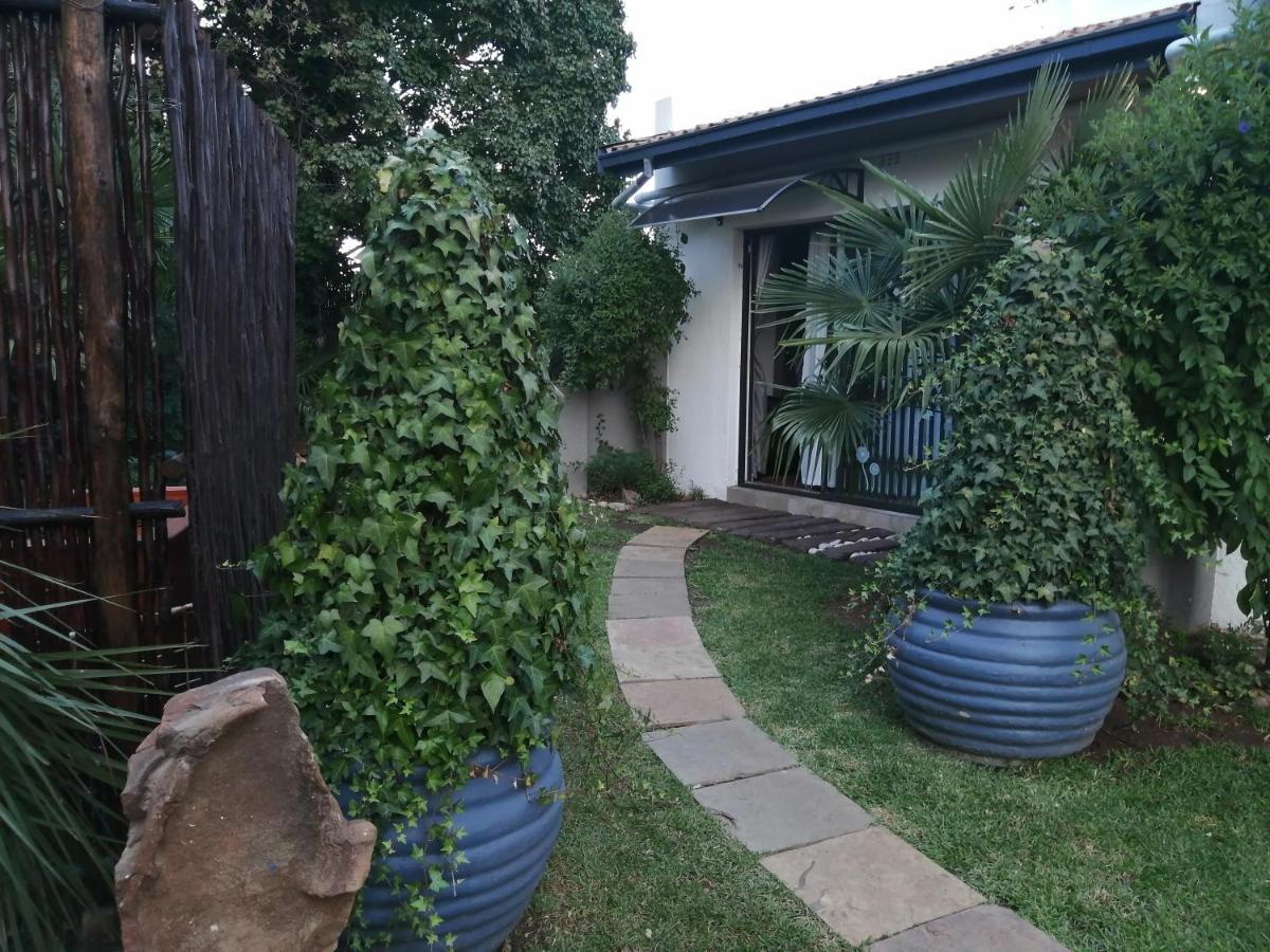 ואנדרביג'לפארק Roxy'S Rest Guest House מראה חיצוני תמונה