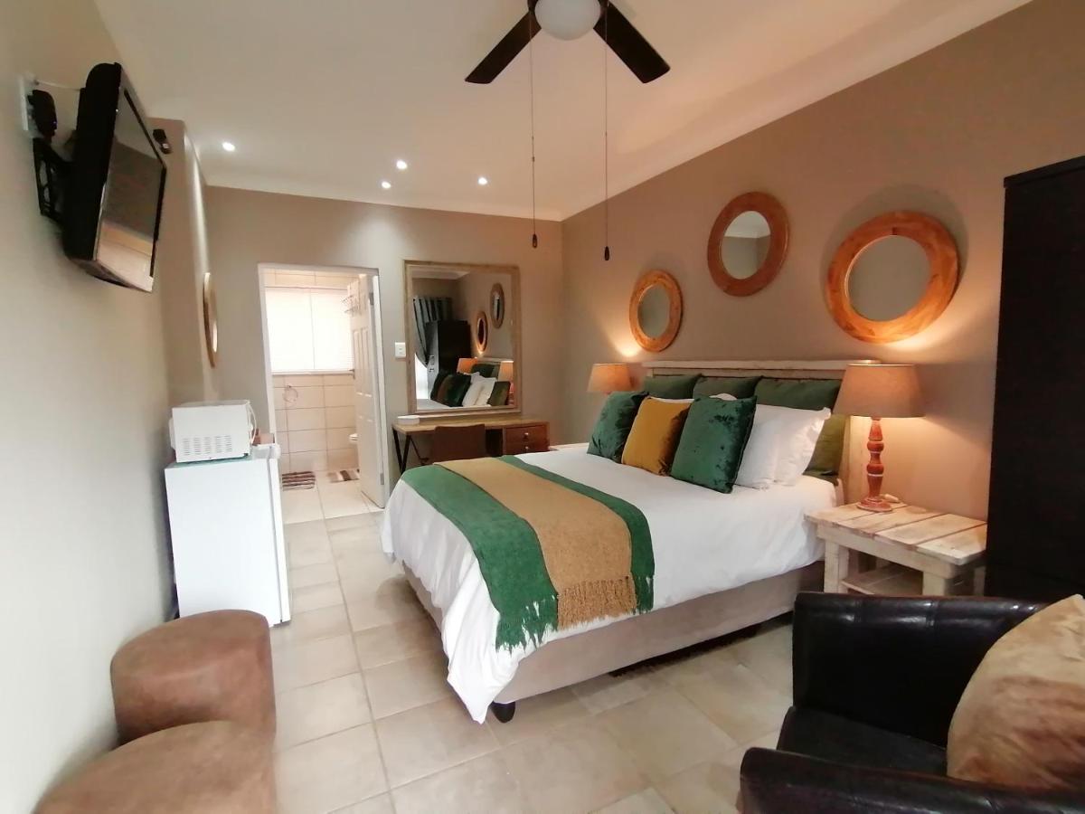 ואנדרביג'לפארק Roxy'S Rest Guest House מראה חיצוני תמונה