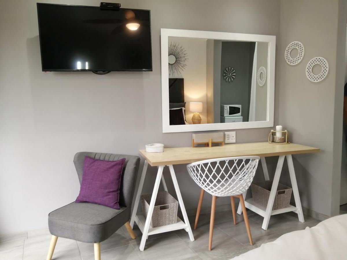 ואנדרביג'לפארק Roxy'S Rest Guest House מראה חיצוני תמונה