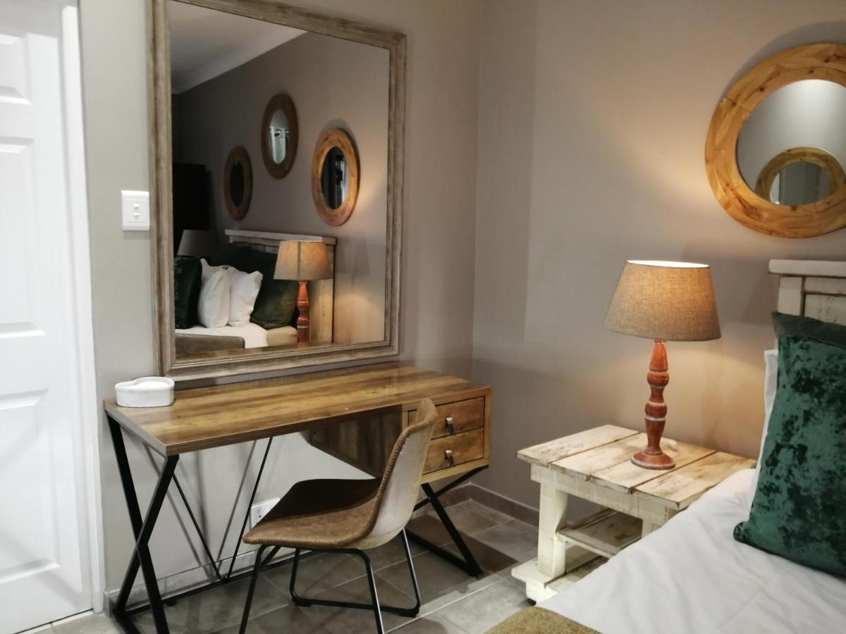 ואנדרביג'לפארק Roxy'S Rest Guest House מראה חיצוני תמונה