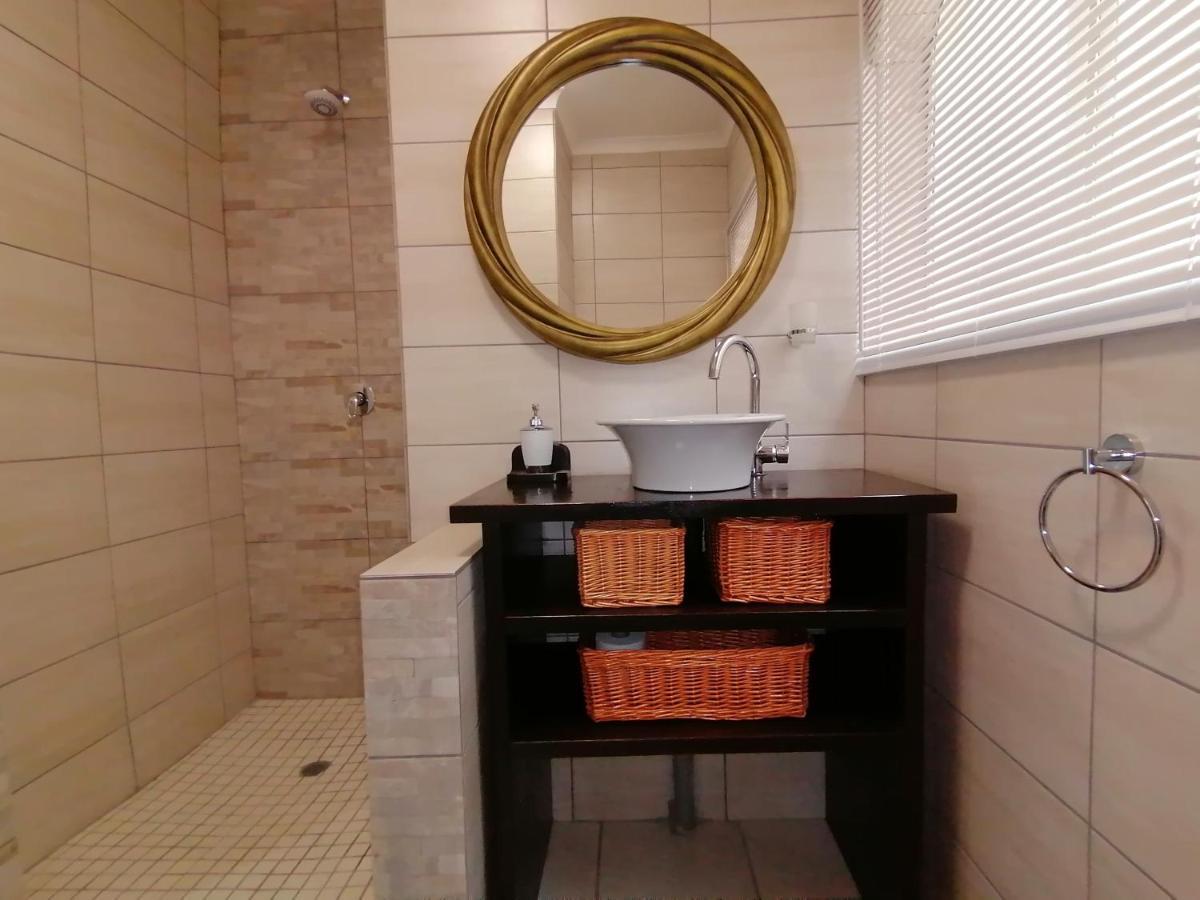 ואנדרביג'לפארק Roxy'S Rest Guest House מראה חיצוני תמונה