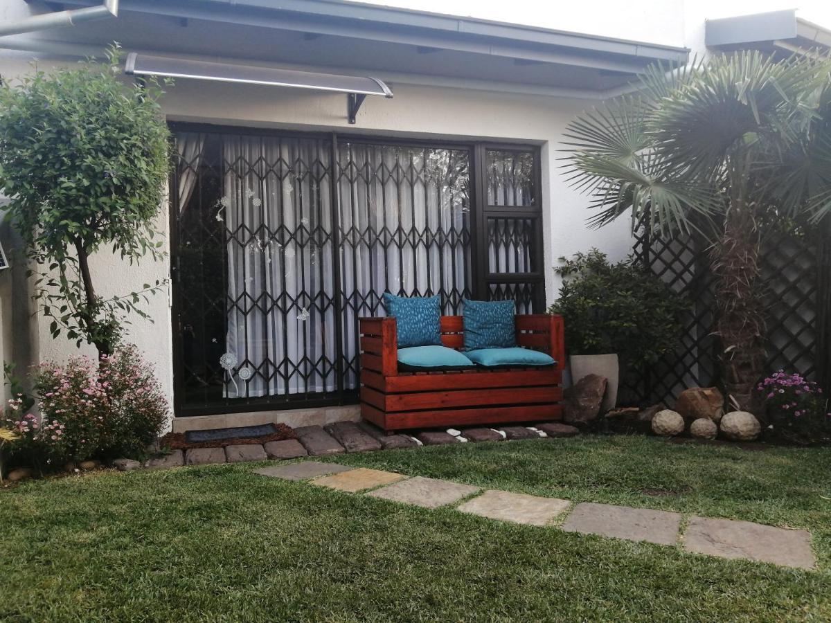 ואנדרביג'לפארק Roxy'S Rest Guest House מראה חיצוני תמונה