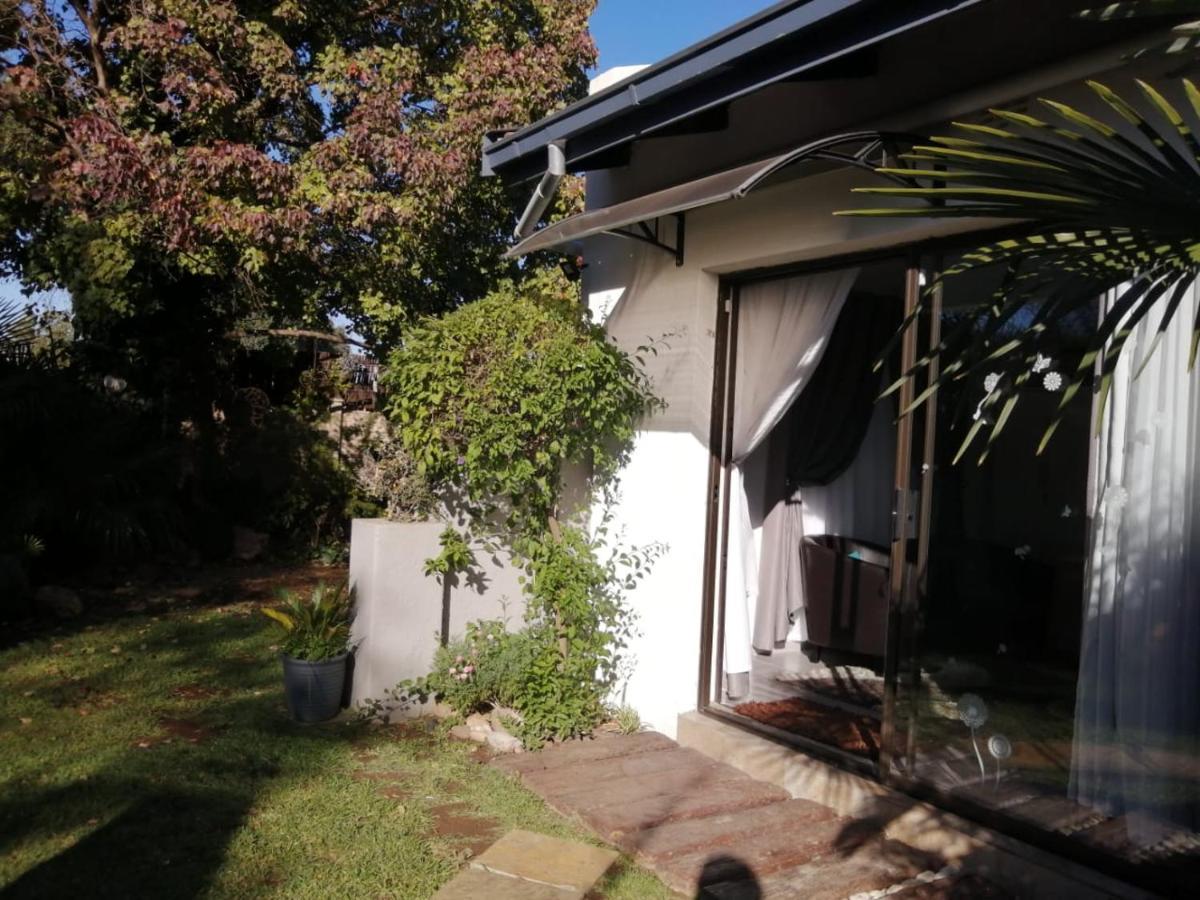 ואנדרביג'לפארק Roxy'S Rest Guest House מראה חיצוני תמונה
