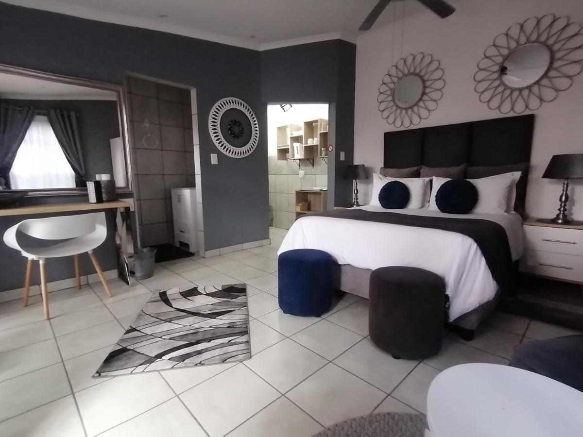 ואנדרביג'לפארק Roxy'S Rest Guest House מראה חיצוני תמונה