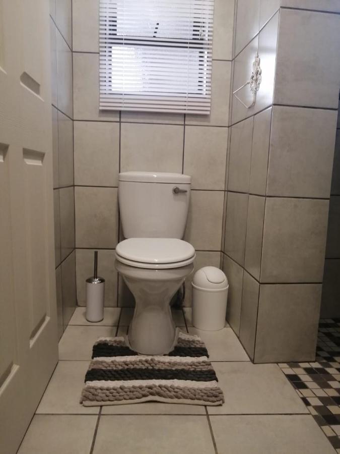 ואנדרביג'לפארק Roxy'S Rest Guest House מראה חיצוני תמונה