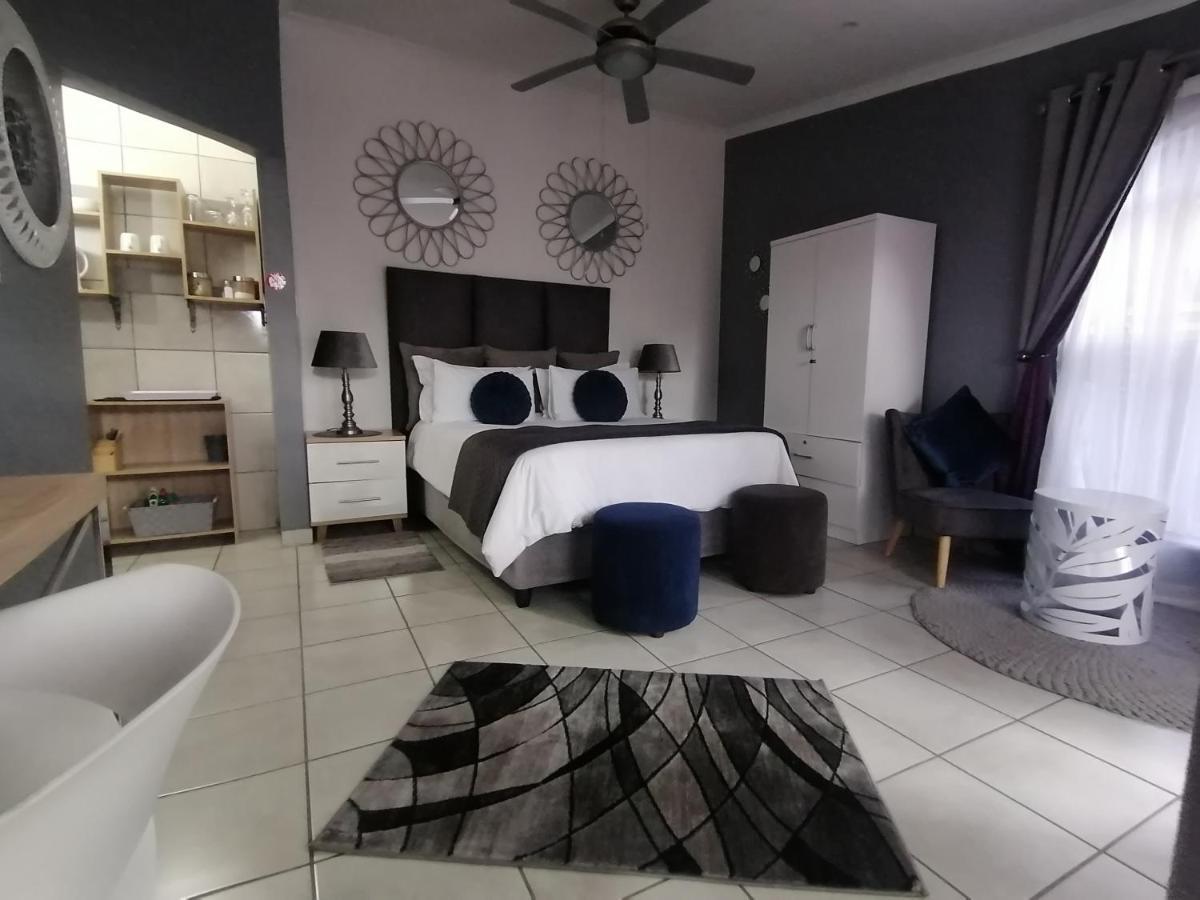 ואנדרביג'לפארק Roxy'S Rest Guest House מראה חיצוני תמונה