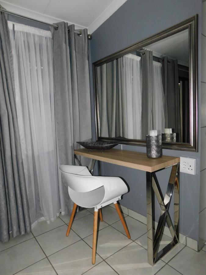 ואנדרביג'לפארק Roxy'S Rest Guest House מראה חיצוני תמונה