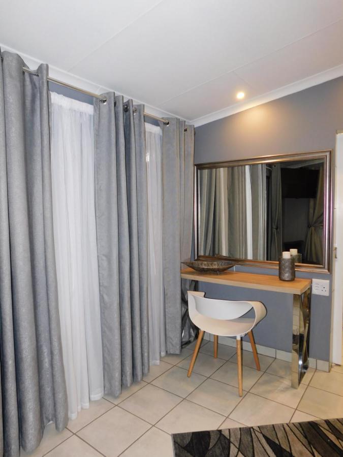 ואנדרביג'לפארק Roxy'S Rest Guest House מראה חיצוני תמונה