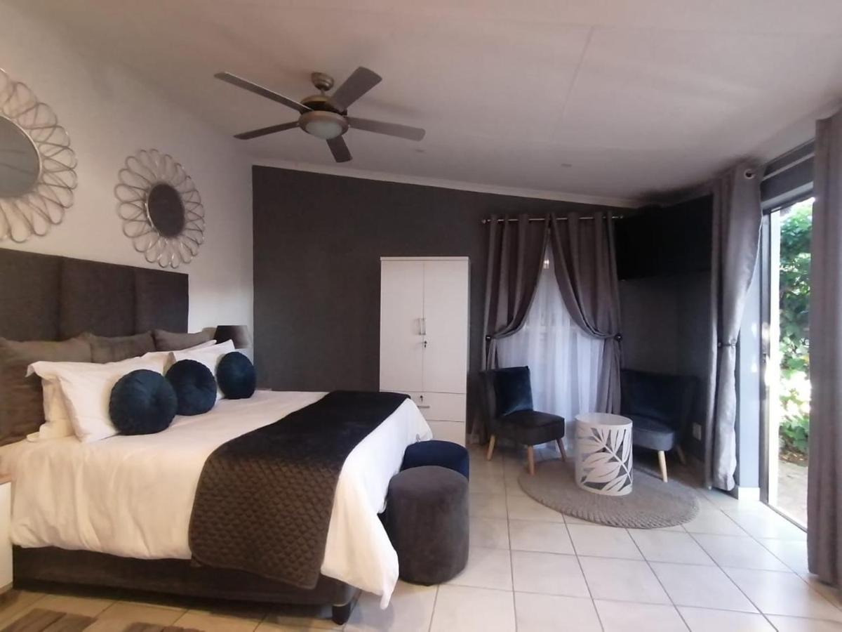 ואנדרביג'לפארק Roxy'S Rest Guest House מראה חיצוני תמונה