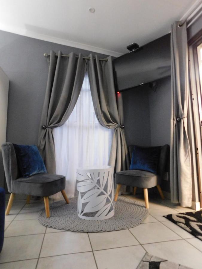 ואנדרביג'לפארק Roxy'S Rest Guest House מראה חיצוני תמונה