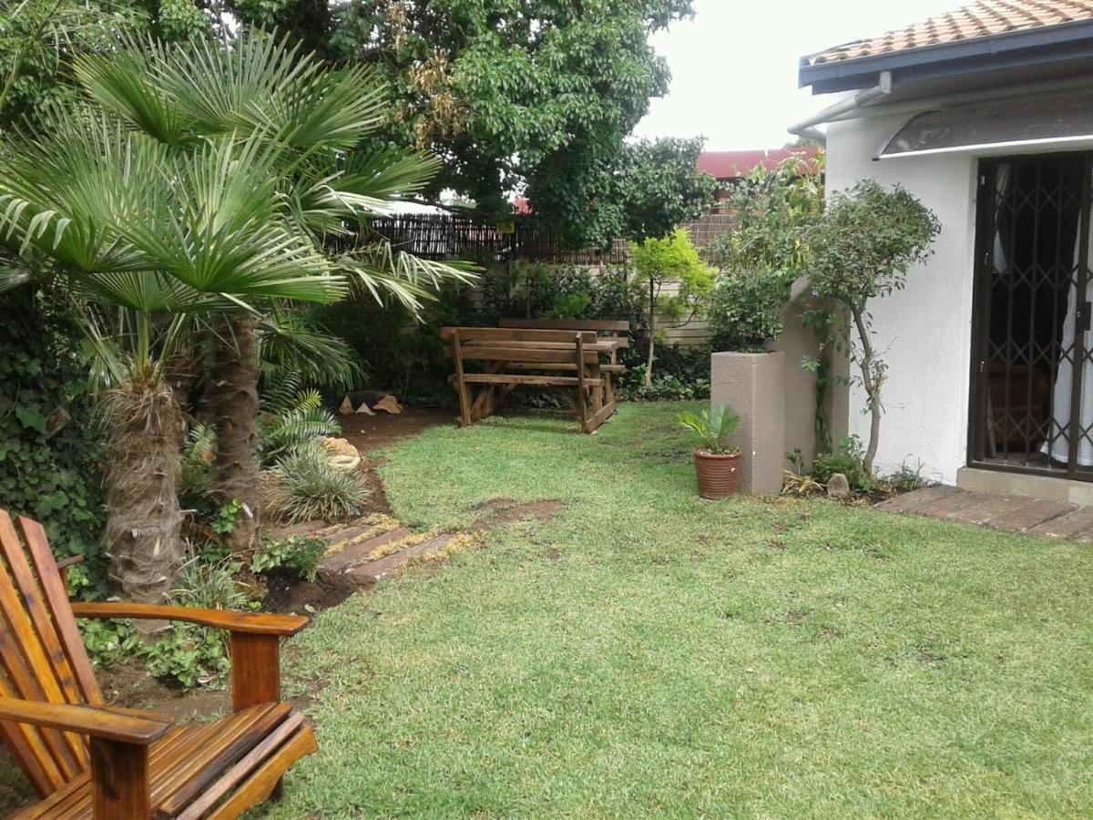 ואנדרביג'לפארק Roxy'S Rest Guest House מראה חיצוני תמונה